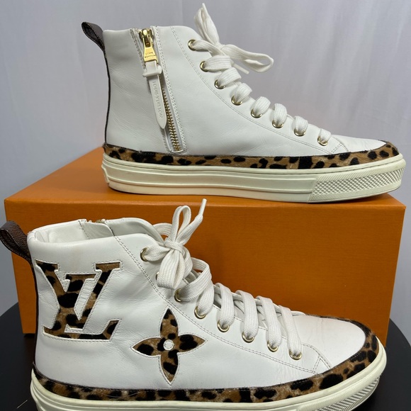 Louis Vuitton LV Unisex Stellar Sneaker Boot in Soft white Calfskin Leather - Picture 3 of 4
